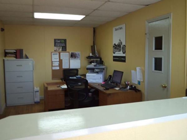 Facility photo: //images.sparefoot.com/medium/23144664d5283dbae04.jpg