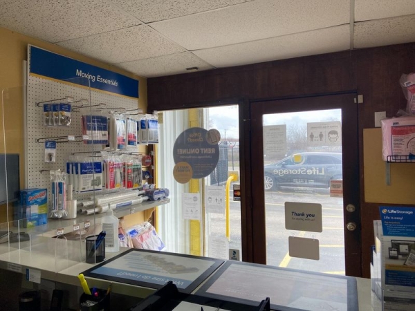 Facility photo: //images.sparefoot.com/medium/23144664d5283f1bb6e.jpg