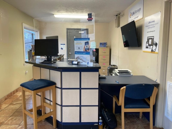 Facility photo: //images.sparefoot.com/medium/23168464d532f0c86ad.jpg