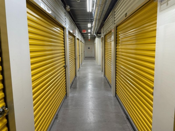 Facility photo: //images.sparefoot.com/medium/23168564d532f89ce8a.jpg