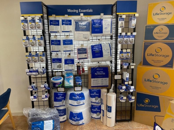 Facility photo: //images.sparefoot.com/medium/23168564d532fc78bdd.jpg