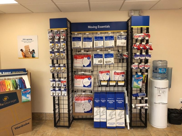 Facility photo: //images.sparefoot.com/medium/23169164d5333c843d1.jpg