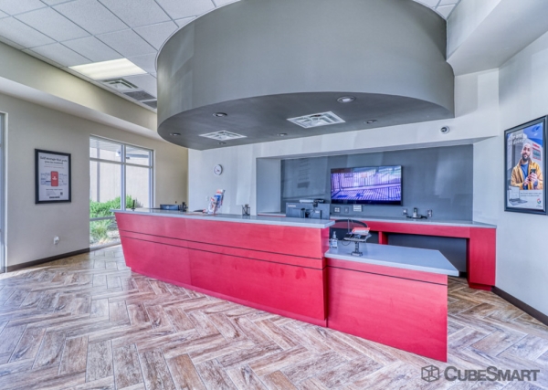 Facility photo: //images.sparefoot.com/medium/2318476901eceea3a3e.jpg