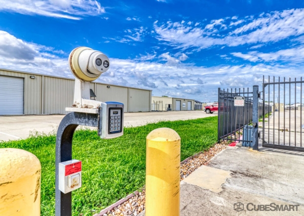 Facility photo: //images.sparefoot.com/medium/2318476901ecf4c3def.jpg