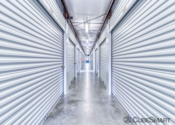 Facility photo: //images.sparefoot.com/medium/2318486901ed30f04a0.jpg