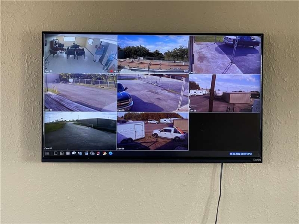 Facility photo: //images.sparefoot.com/medium/23188264e003417931b.jpg