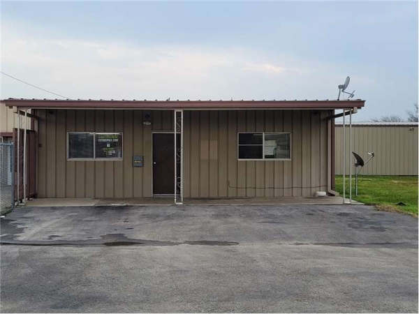 Facility photo: //images.sparefoot.com/medium/23188264e00343e62d6.jpg