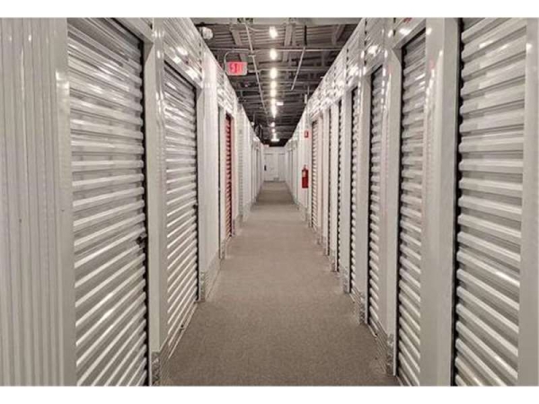 Facility photo: //images.sparefoot.com/medium/23202964e0094e416b7.jpg