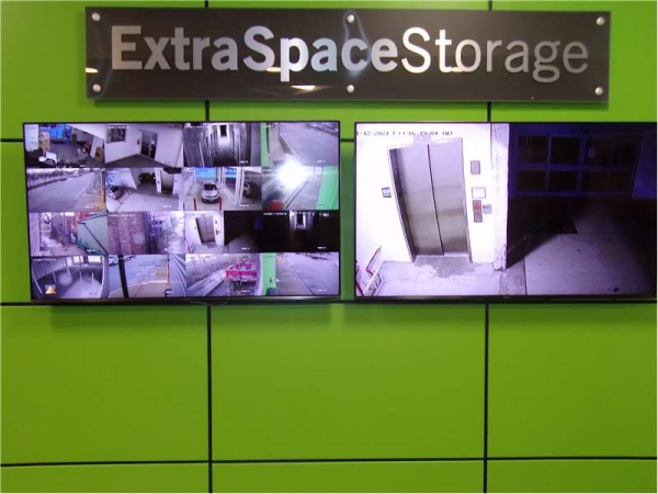 Facility photo: //images.sparefoot.com/medium/23202964e009510fefe.jpg