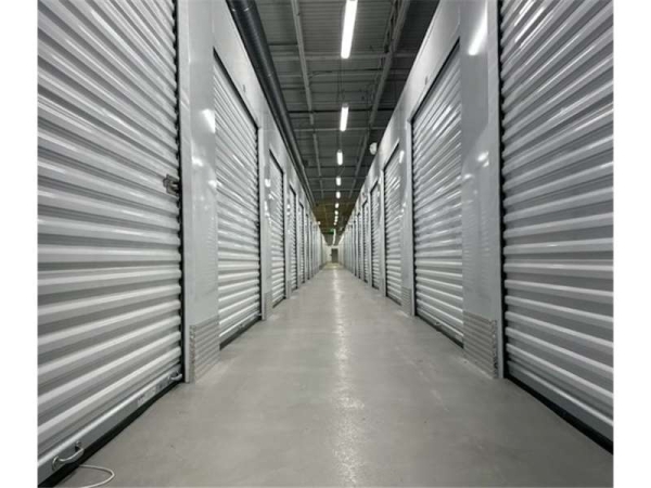 Facility photo: //images.sparefoot.com/medium/23230769027ba4d2193.jpg