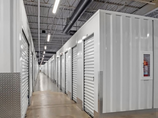 Facility photo: //images.sparefoot.com/medium/23230769027ba591f84.jpg