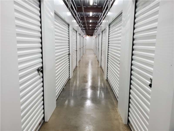 Facility photo: //images.sparefoot.com/medium/23261664e0325a97495.jpg