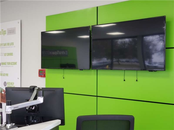 Facility photo: //images.sparefoot.com/medium/23261664e0325d19cc8.jpg