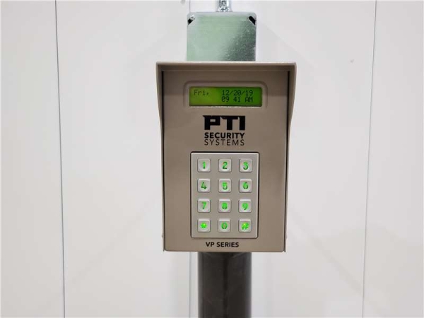 Facility photo: //images.sparefoot.com/medium/23261664e0325e414b2.jpg