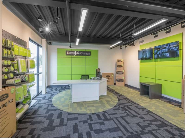 Facility photo: //images.sparefoot.com/medium/23262164e032b635ba6.jpg