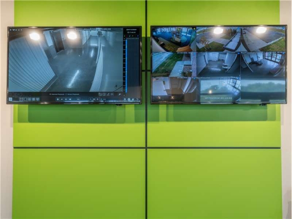 Facility photo: //images.sparefoot.com/medium/23262164e032b786a58.jpg