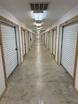 Facility photo: //images.sparefoot.com/medium/23288968c2f3463eafa.png