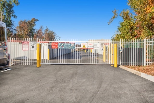 Facility photo: //images.sparefoot.com/medium/232919690606efce416.jpg