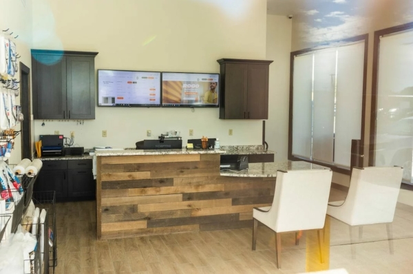 Facility photo: //images.sparefoot.com/medium/23307168cdcfd21b211.jpg