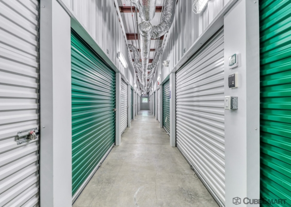 Facility photo: //images.sparefoot.com/medium/23396669033454d3a8e.jpg