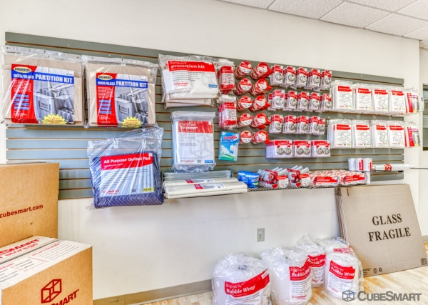 Facility photo: //images.sparefoot.com/medium/23404068e7954cdb49f.jpg