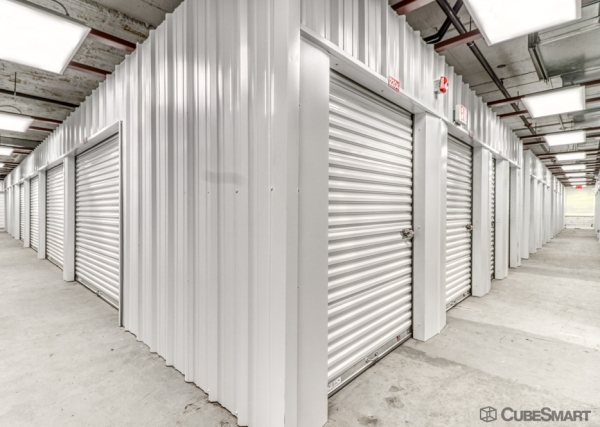 Facility photo: //images.sparefoot.com/medium/2342126903227c8916a.jpg