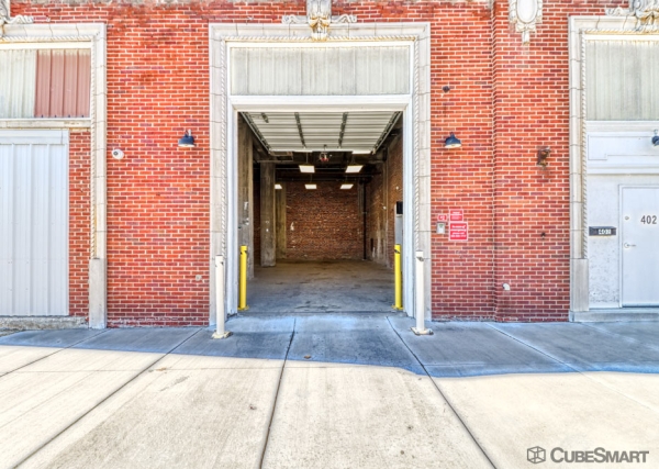 Facility photo: //images.sparefoot.com/medium/2342126903227ec7a4c.jpg