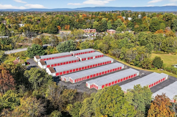 Facility photo: //images.sparefoot.com/medium/23496368f7e4403587d.jpg