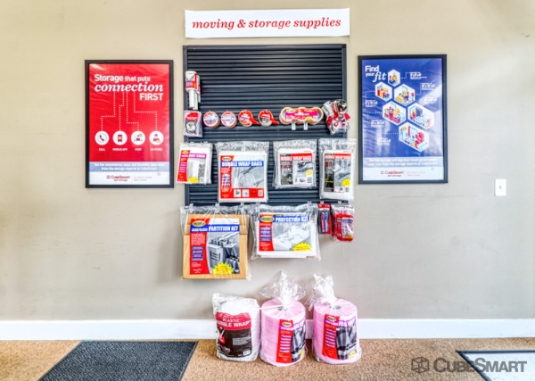 Facility photo: //images.sparefoot.com/medium/23509369032f96403c7.jpg