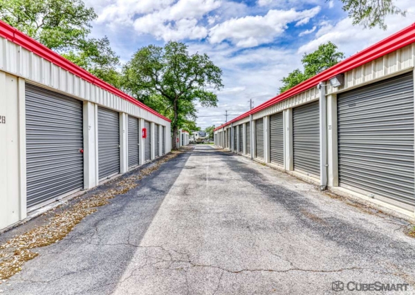 Facility photo: //images.sparefoot.com/medium/2350986901ebfb0dca5.jpg