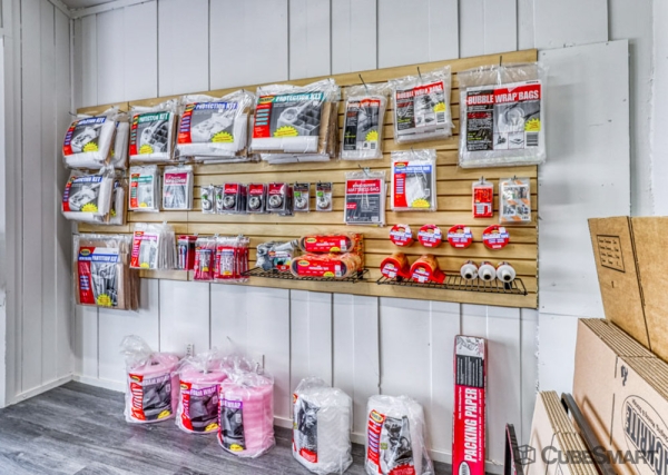 Facility photo: //images.sparefoot.com/medium/2351066901f30aef35a.jpg