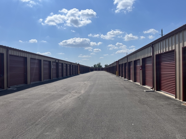 Facility photo: //images.sparefoot.com/medium/23582368e91387147a4.jpg