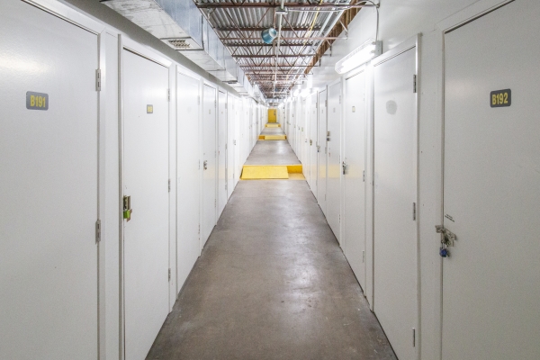 Facility photo: //images.sparefoot.com/medium/23611768c0853d37f2e.jpg