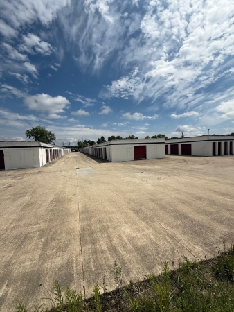 Facility photo: //images.sparefoot.com/medium/23693268b74f8008c57.jpg