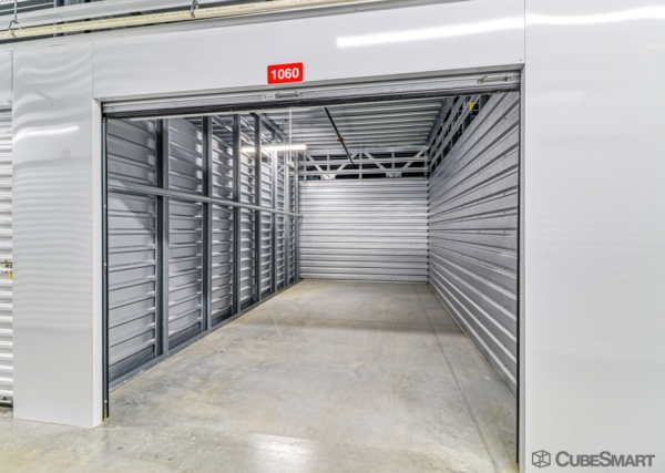 Facility photo: //images.sparefoot.com/medium/2381086901e7f051d11.jpg