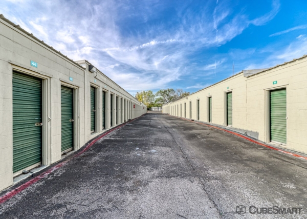 Facility photo: //images.sparefoot.com/medium/238720690334cc3fe05.jpg