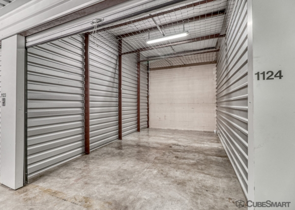 Facility photo: //images.sparefoot.com/medium/2388906901eaf851e16.jpg