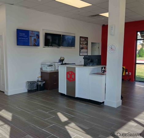 Facility photo: //images.sparefoot.com/medium/23890268e7934fd8785.jpg