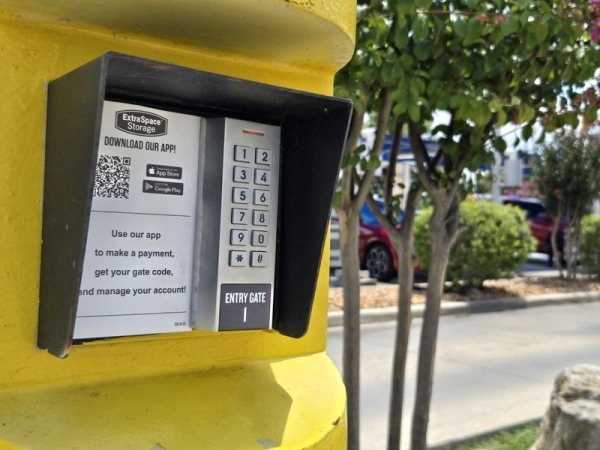 Facility photo: //images.sparefoot.com/medium/23910169014ddd3508c.jpg