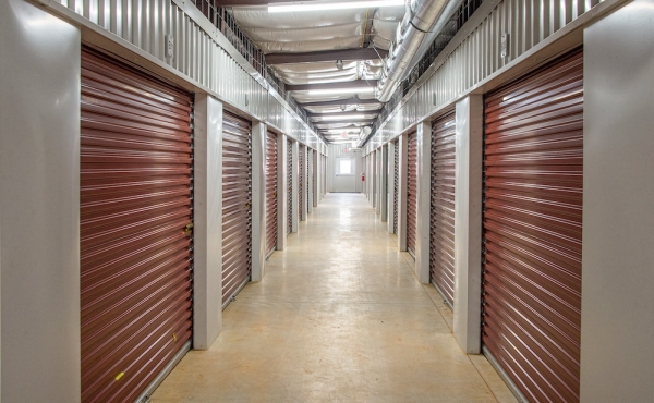 Facility photo: //images.sparefoot.com/medium/239892688d262348453.jpg