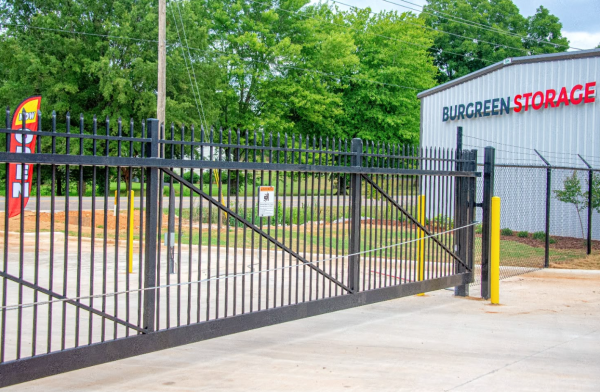 Facility photo: //images.sparefoot.com/medium/23989268955e2eb415f.png