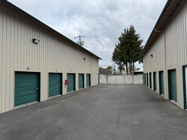 Facility photo: //images.sparefoot.com/medium/23996868ffc581616ed.jpg