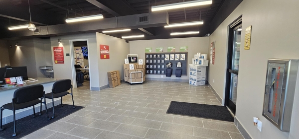 Facility photo: //images.sparefoot.com/medium/2401216894d11ab581b.jpg