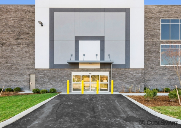 Facility photo: //images.sparefoot.com/medium/24026368c9415c9cd07.jpg