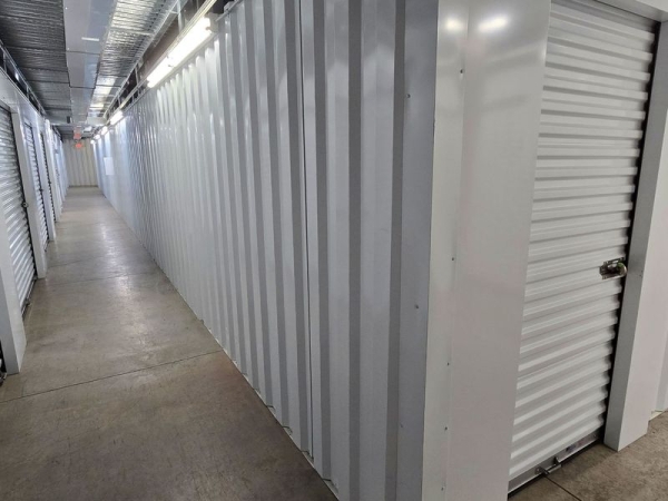 Facility photo: //images.sparefoot.com/medium/2404236903bb8e23665.jpg