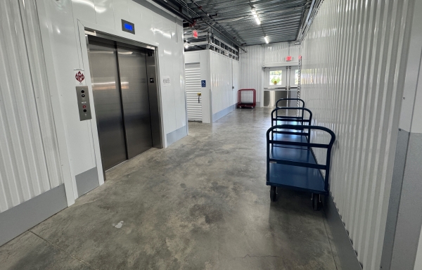 Facility photo: //images.sparefoot.com/medium/24074268c984fcb1e17.jpg