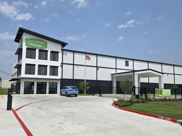 Facility photo: //images.sparefoot.com/medium/24086169037b967509a.jpg