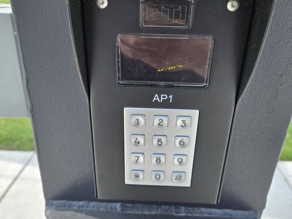 Facility photo: //images.sparefoot.com/medium/24086169037bc16cb3f.jpg