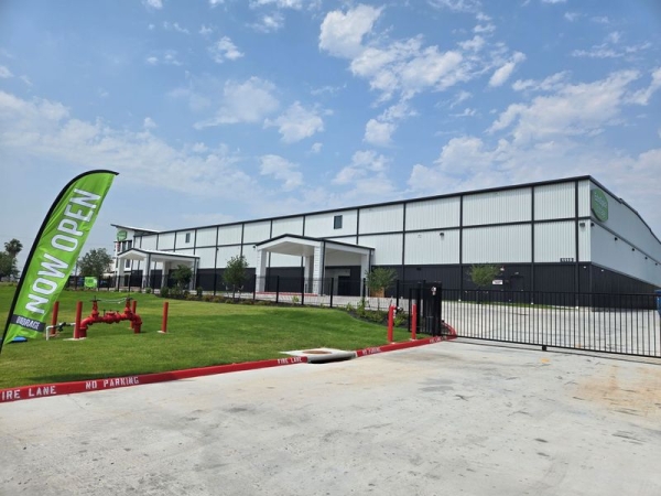 Facility photo: //images.sparefoot.com/medium/24086169037bd603d8c.jpg