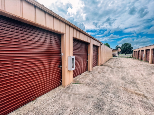 Facility photo: //images.sparefoot.com/medium/24111868499afb70029.jpg